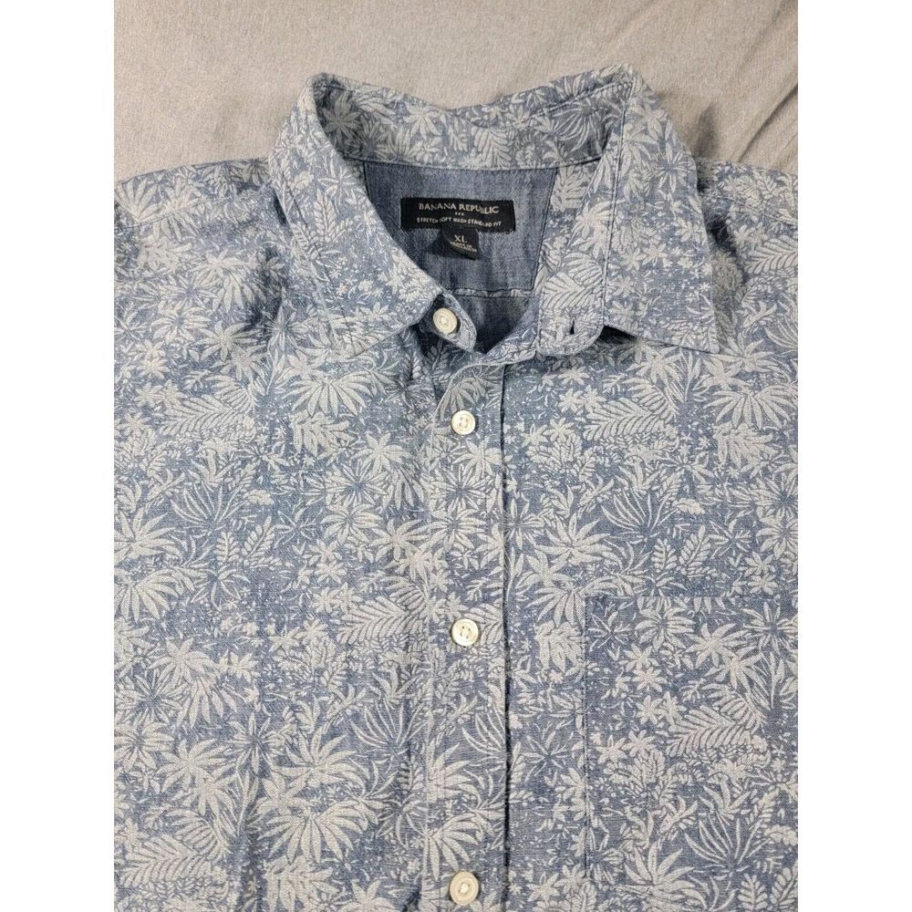 Banana Republic Soft Wash Denim S/S Button Up Shirt Men XL Tropical Jungle Print